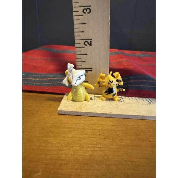 Pokémon Figures Lot - Marowak & Electabuzz‎ - Picture 1 of 4